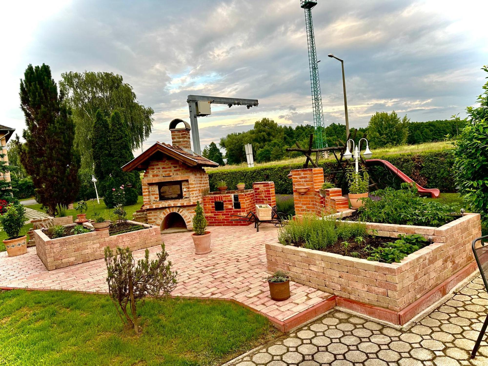 Hotel Zeta Lenti Exteriér fotografie
